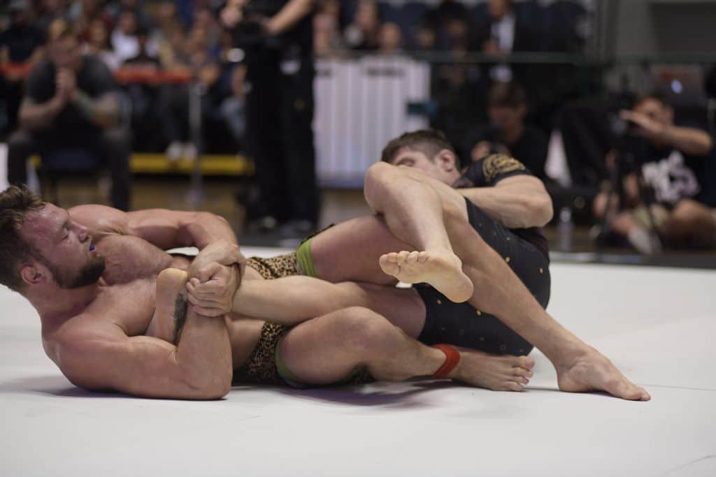 Атака на ноги — leg lock, фирменная техника Крейга Джонса
